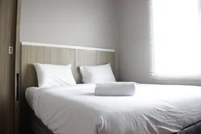Simply 1BR Apartment at Stanford Jatinangor By Travelio - Værelse