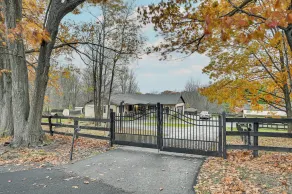 Beautiful & Unique Farmhouse 15 Mi to Saratoga - Interiør