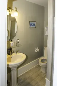 Pecan Tree Inn - Bathroom