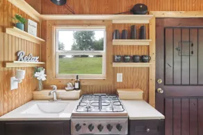 Pendergrass Tiny Home Cabin on Pond w/ Fire Pit! - Intérieur