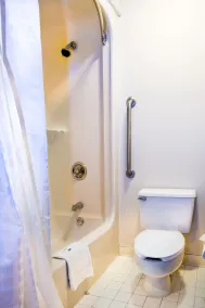 The View Inn & Suites Bethlehem / Allentown / Lehigh Airport - Salle de bain