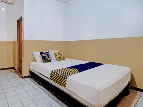 SPOT ON 92983 Hotel Ayu - Room