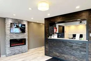 Super 8 by Wyndham Cedar Rapids - Lobby