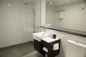 The Gerald Apartment Hotel - Bathroom