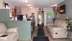 American Inn & Suites - Lobby