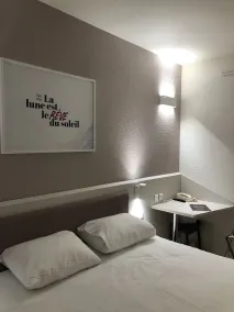 Fabrègues Hotel - Chambre