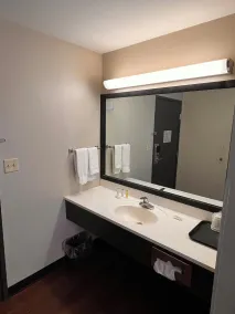 Super 8 by Wyndham Radcliff Ft. Knox Area - Bad