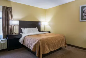 Quality Inn & Suites Greensburg I-74 - Habitación