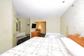 OurGuest Inn & Suites Downtown Port Clinton - Chambre
