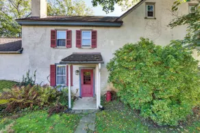 Jim Croces Farmhouse Apartment in Downingtown! - Interior