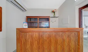 Itsy Hotels Green Villa, 2 Km From Rock Beach - Rezeption
