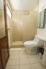 Hotel Verde Mar Direct Beach Access - Bathroom