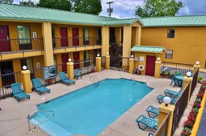 Executive Inn Opp - Pool