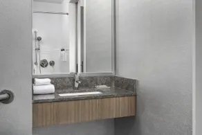 Residence Inn by Marriott New York Queens - Bathroom