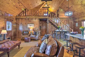 Luxe Cabin w/ Hot Tub on 5 Acres in Pearcy! - Innvendig