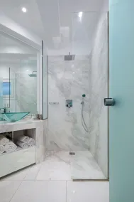 Villa adaptée aux familles avec jardin, terrasse et piscine privée | Vue montagne | Avec animaux acceptés - Salle de bain