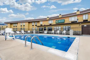 Quality Inn & Suites Brownsburg - Indianapolis West - Piscine
