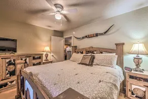 Pet-Friendly Condo - 2 Mi to Ruidoso Downs! - Chambre