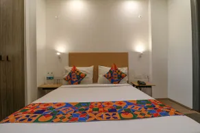 Hotel The Chaitanya Rohini sector 18 Metro station - Room