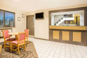 Super 8 by Wyndham Lexington VA - Lobby