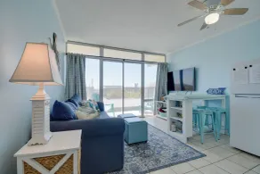 Oceanfront Ground Floor • Walk to Shops • Steps to Sand • Grand Strand I 1 - Interiör