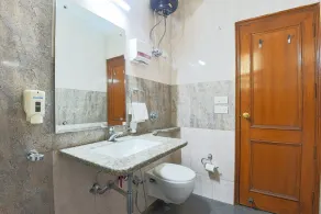 BedChambers Serviced Apartments - Artemis Hospital - Bagno