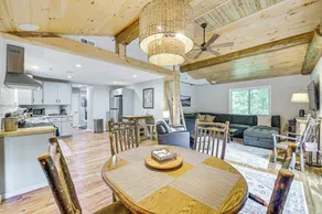 River Access On-site: Schroon Lake Gem on 21 Acres - Innenbereich