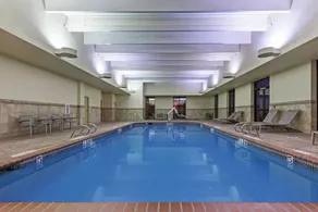 Holiday Inn Springdale-Fayetteville Area by IHG - Piscine