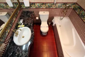 Royal Grand Hotel - Bathroom