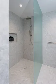 Bayside Geelong Hotel & Apartments, an Ascend Collection Hotel - Bathroom