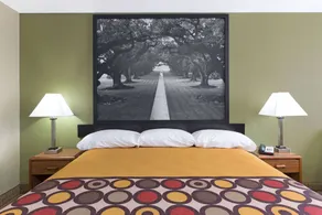 Super 8 by Wyndham Tallulah LA - Room