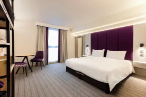 Premier Inn Swindon Town Centre - Room