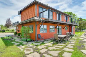 Steps to Powers Lake: Wisconsin Family Home - Interiør