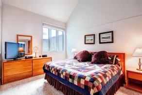 Soda Springs 1 Bedroom Townhome - Værelse