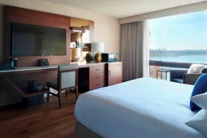 Kansas City Airport Marriott - Room