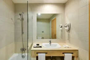 NH Marina Portimao Resort - Bathroom