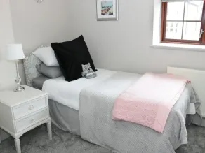 Little Beeches - Quarto