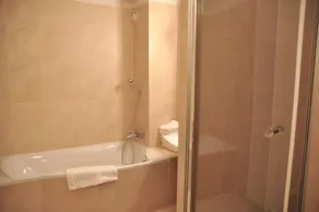 Enzo Hôtels Diane - Logis Amnéville - Salle de bain
