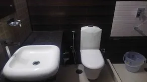 Tavisha Villa Film City Road Dadri Road - Salle de bain
