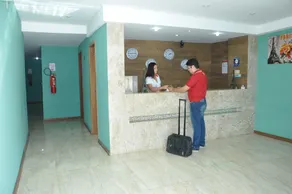 Bonjour Hotel - Recepción