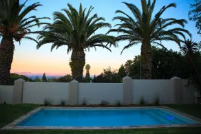 Four Palms Accommodation - Piscina