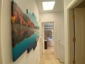 Recently Renovated Family Duplex Overlooking the Pool - Zimmer