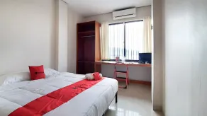 RedDoorz Plus @ Bitung City Center - Room