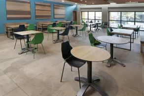 City Express Plus by Marriott Monterrey Galerías - Restaurant