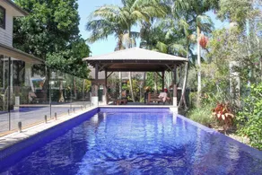 Away Guesthouse- Away on Shirley Lane - Pool