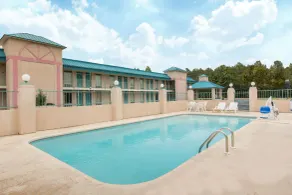 Days Inn by Wyndham West Point - Piscine