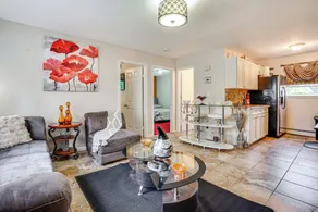 8 Mi to Long Beach: Cozy Apt w/ Fenced Yard! - Interior
