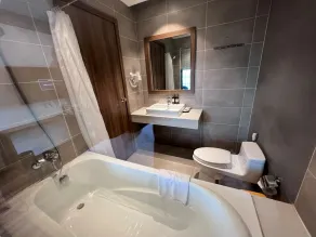 Thao Trang Laluxe Hotel Phu My Hung - Bathroom