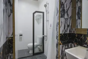 RedDoorz Plus near Gold Coast Ferry Terminal Batam - Badeværelse