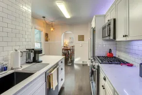 Walk to Fox River Grove Station: Home w/ Hot Tub - Interiör